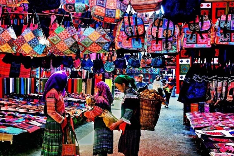 Du lịch chợ đ&ecirc;m Sapa kh&aacute;m ph&aacute; văn h&oacute;a địa phương
