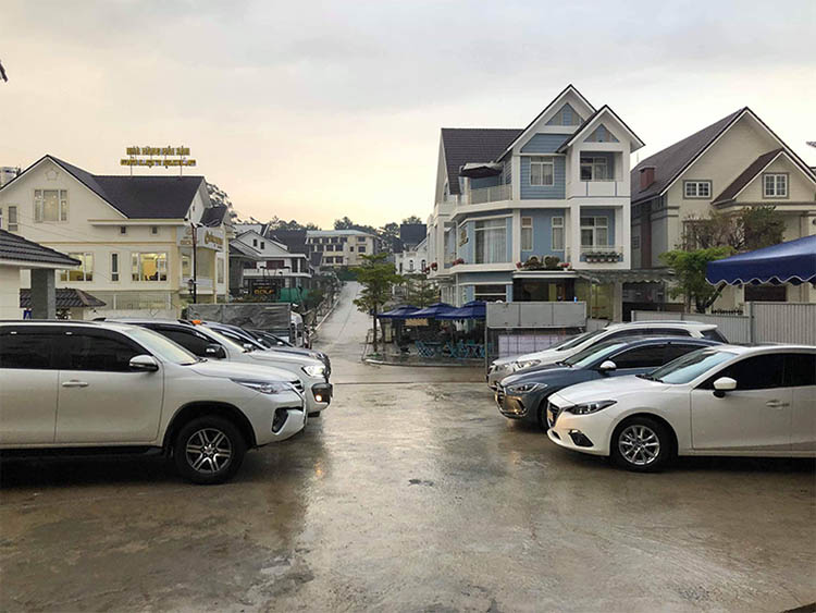 Thu&ecirc; xe &ocirc; t&ocirc; du lịch Đ&agrave; Lạt cho nh&oacute;m đ&ocirc;ng an to&agrave;n v&agrave; tiện lợi