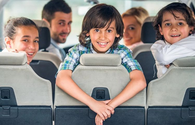 Bài viết: Xe 5 chỗ chở được mấy người? Mức phạt quá tải mới nhất