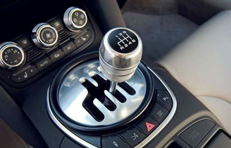 Xe số sàn là gì? Ưu nhược điểm và cách lái xe an toàn nhất
